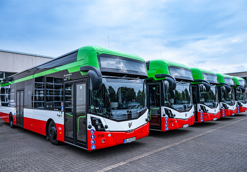 Fünf Wasserstoffbusse des nordirischen Herstellers Wrightbus auf dem Betriebshof der Vestischen in Herten.