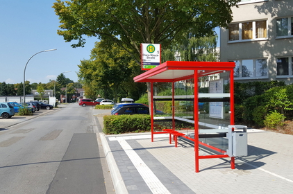 Die Gestaltung orientiert sich an den bisherigen Fahrgastunterständen, wie hier an der Clara-Wieck-Straße in Marl.